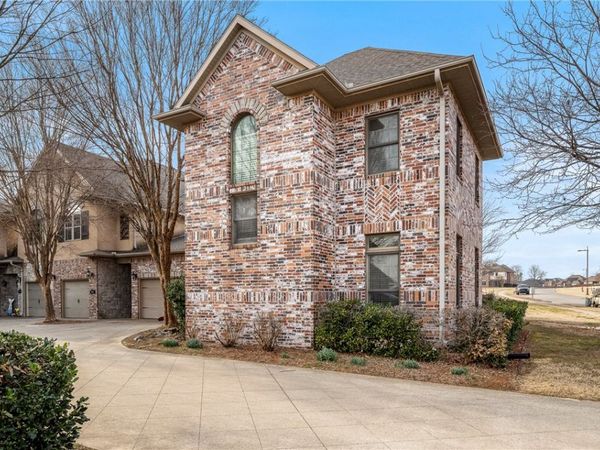 2700 S Everest Avenue, Rogers, AR 72758