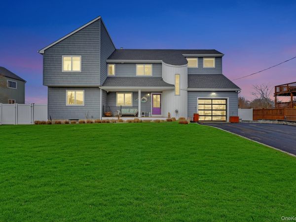 4 Bay Street, Center Moriches, NY 11934