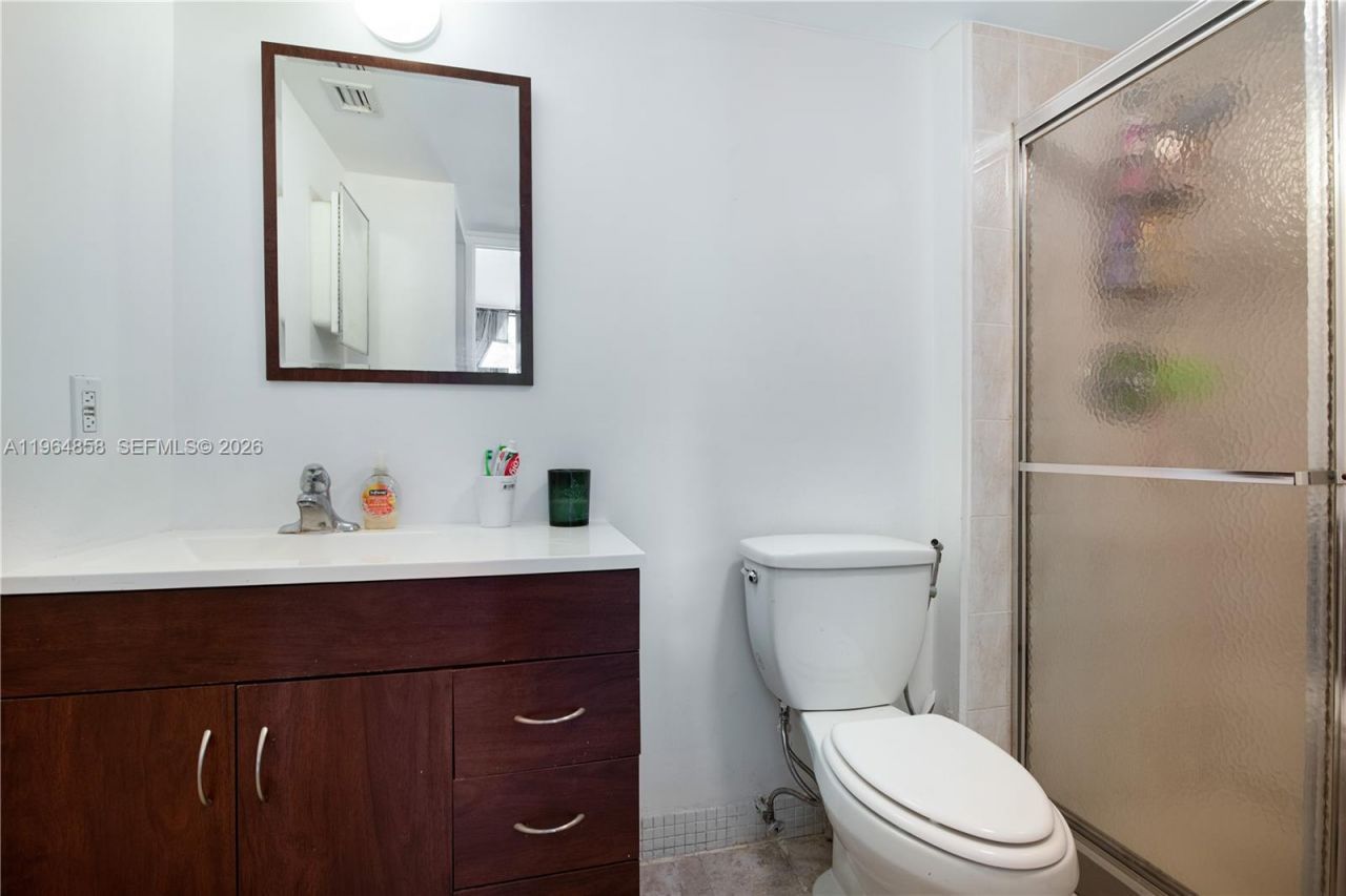 3731 N Country Club Dr , Unit 229, Aventura, FL 33180 Photo