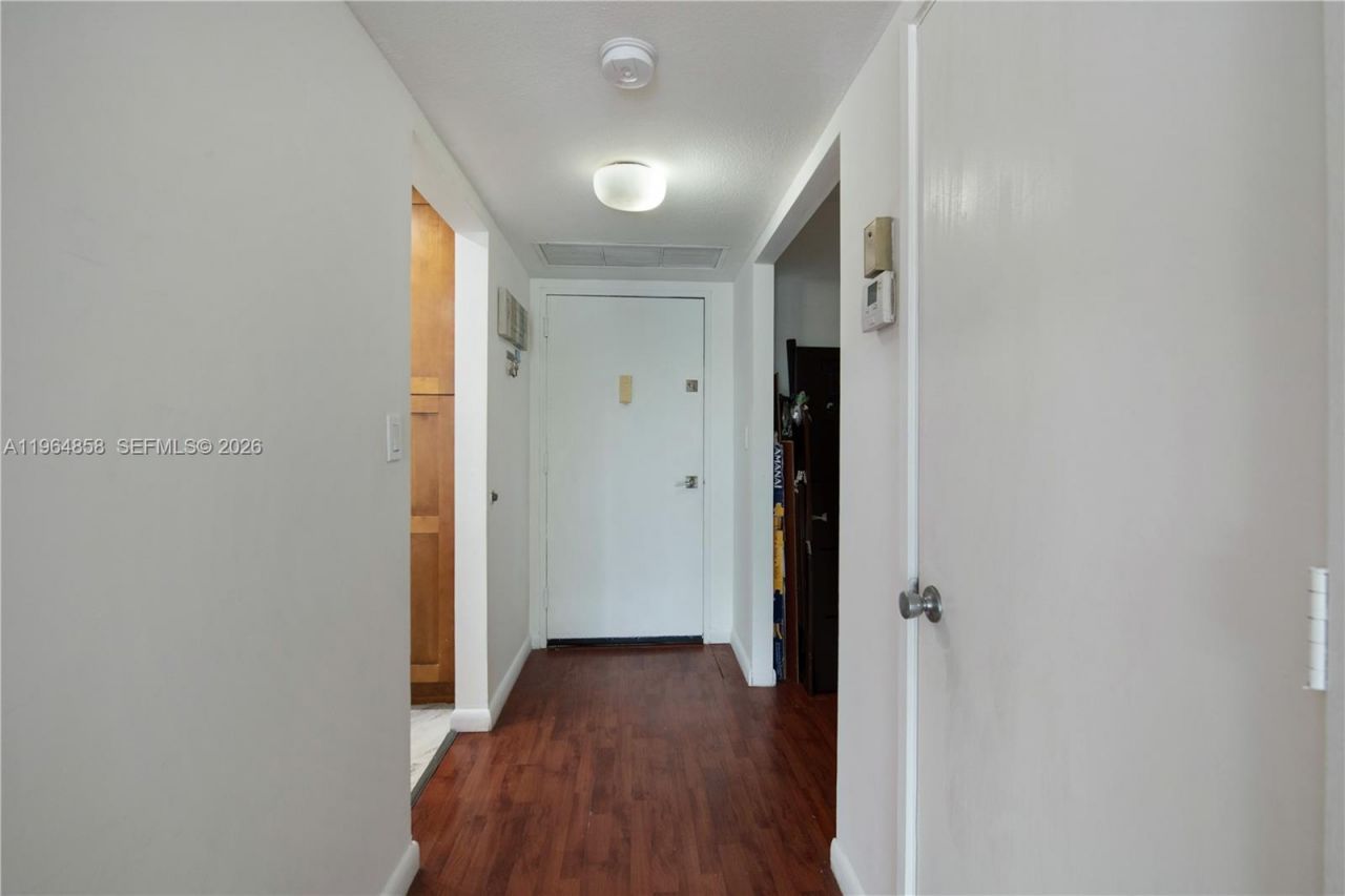 3731 N Country Club Dr , Unit 229, Aventura, FL 33180 Photo