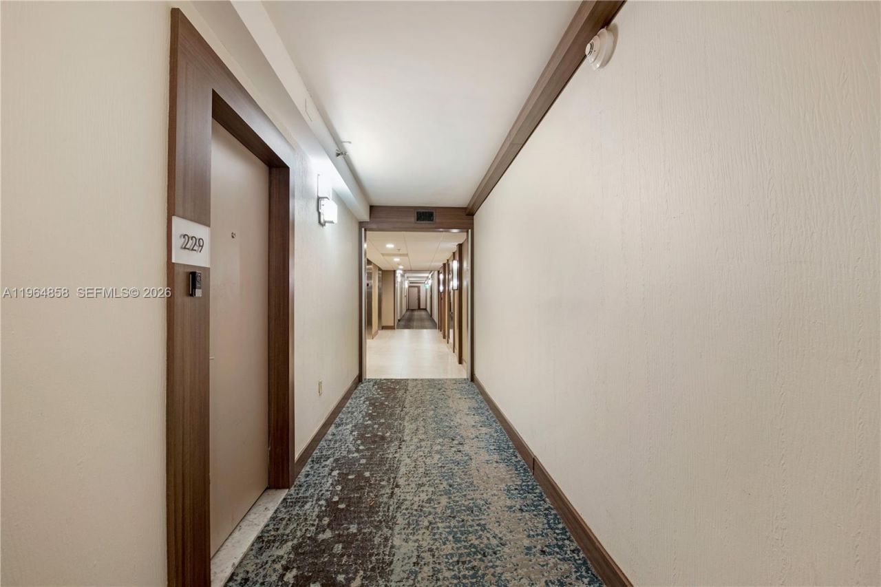 3731 N Country Club Dr , Unit 229, Aventura, FL 33180 Photo