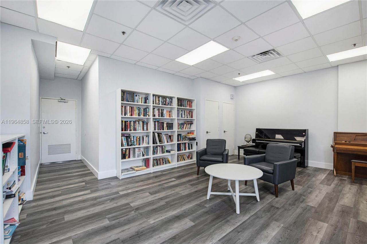 3731 N Country Club Dr , Unit 229, Aventura, FL 33180 Photo