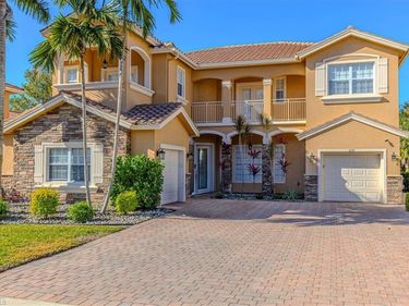 2135 Par DR, NAPLES, FL 34120