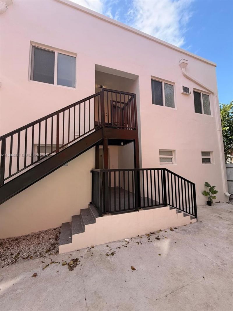 337 SW 10th Ave, Miami, FL 33130 Photo