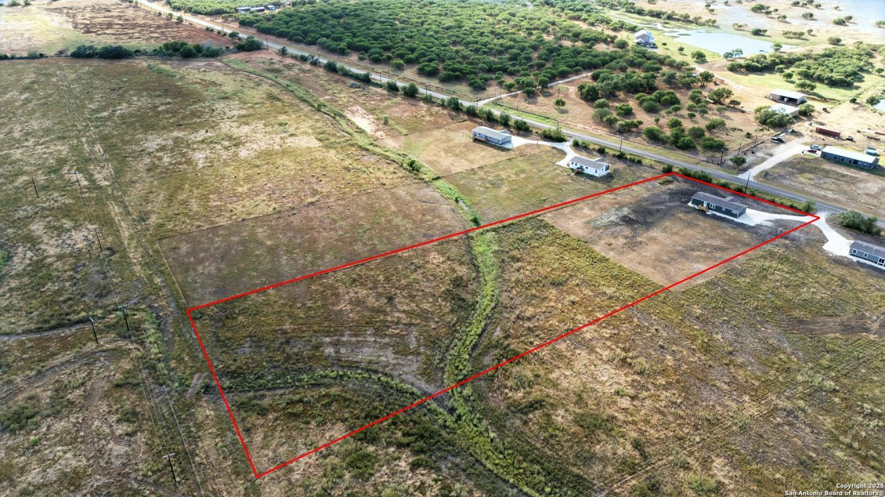 2553 Fm 1332, Jourdanton, TX 78026 Main Photo