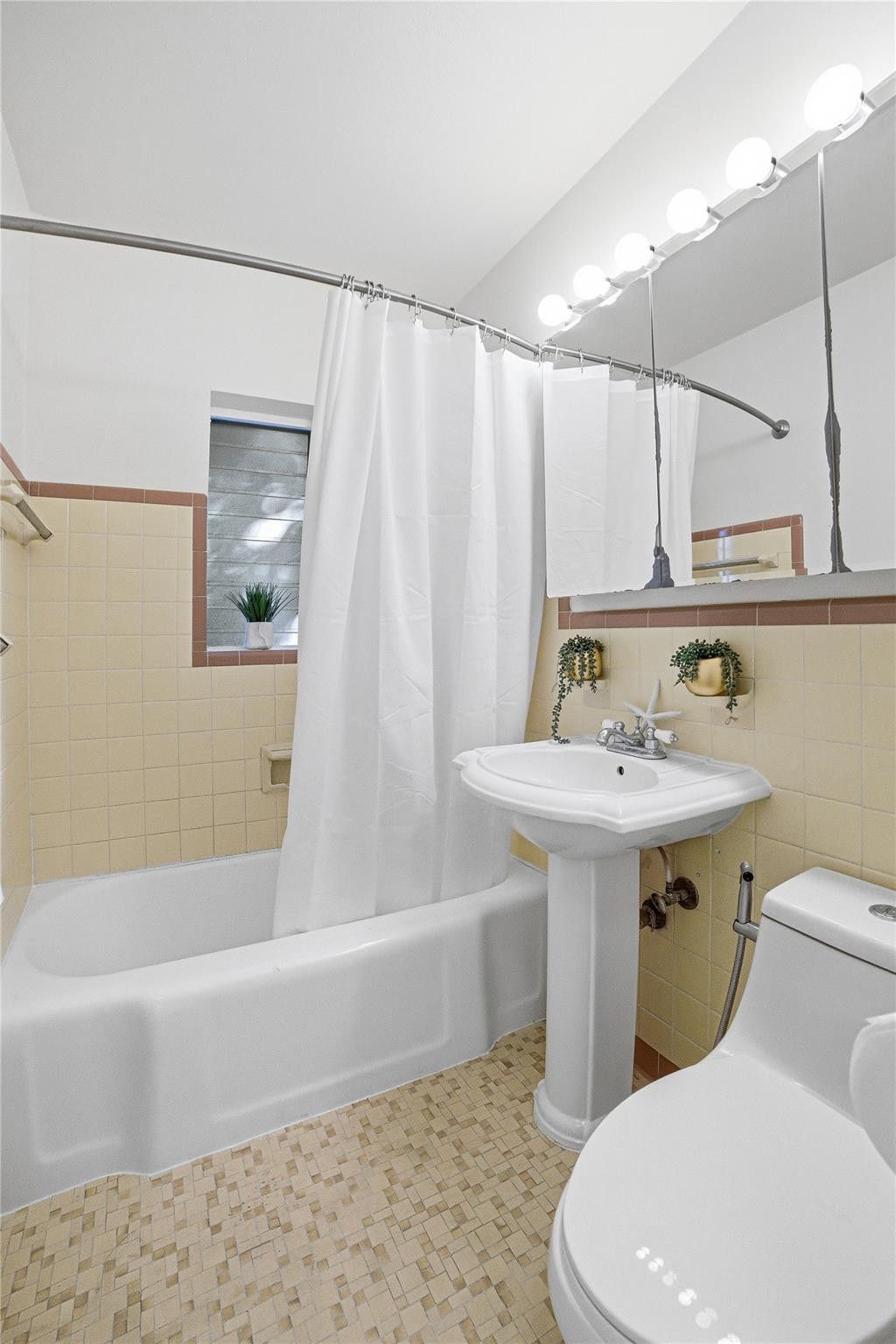 2000 NE 18th Street, Fort Lauderdale, FL 33305 Photo