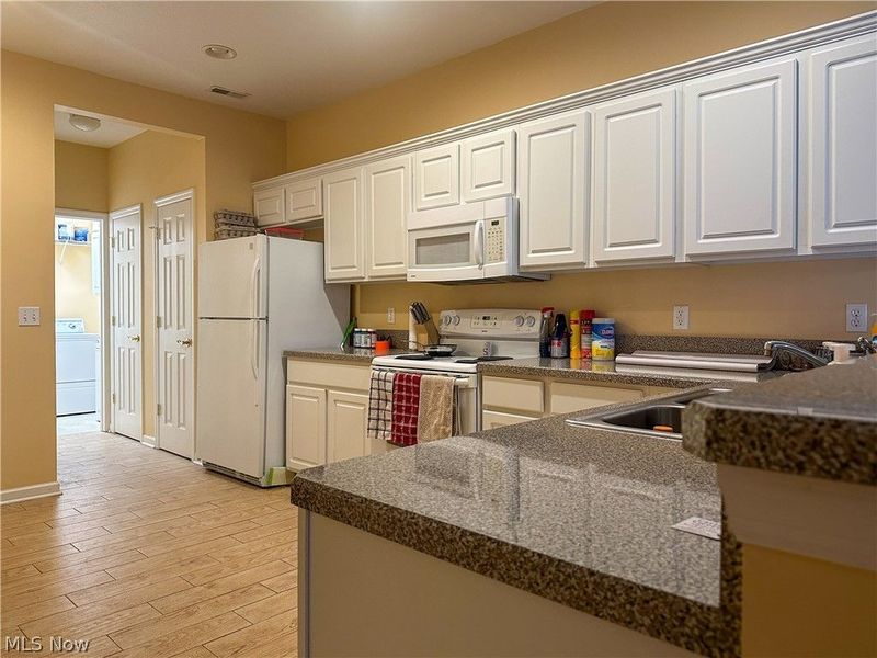 404 River Glen Drive NE, Warren, OH 44484 Photo 11