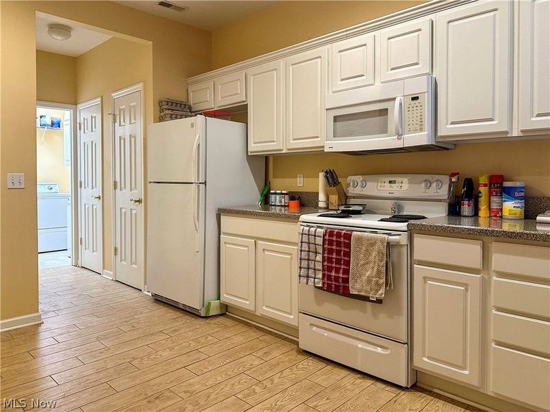 404 River Glen Drive NE, Warren, OH 44484 Photo 12