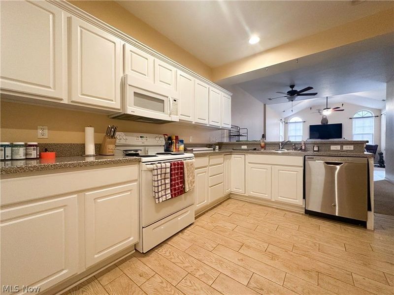 404 River Glen Drive NE, Warren, OH 44484 Photo 13