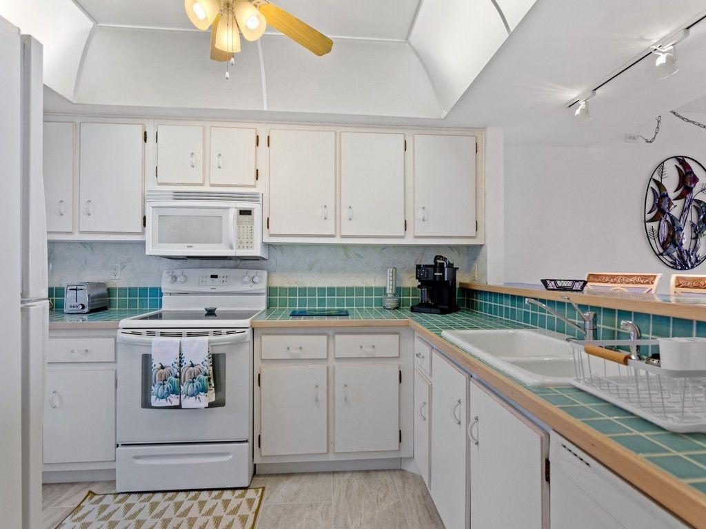 4141 Ocean Drive, Unit 402, Vero Beach, FL 32963 Photo
