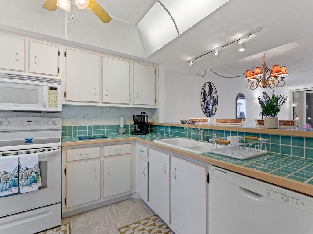 4141 Ocean Drive, Unit 402, Vero Beach, FL 32963 Photo