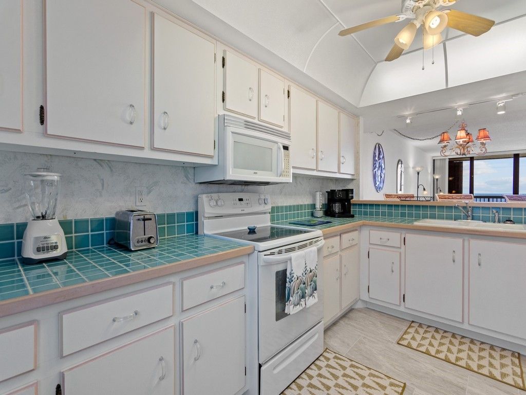 4141 Ocean Drive, Unit 402, Vero Beach, FL 32963 Photo