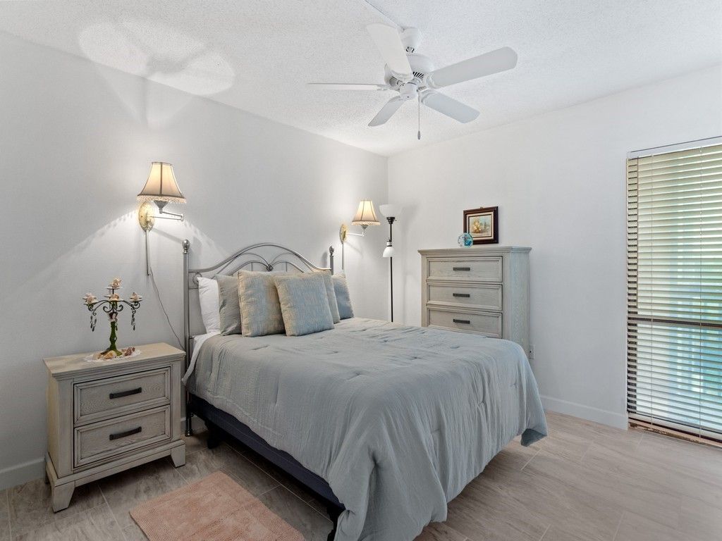 4141 Ocean Drive, Unit 402, Vero Beach, FL 32963 Photo