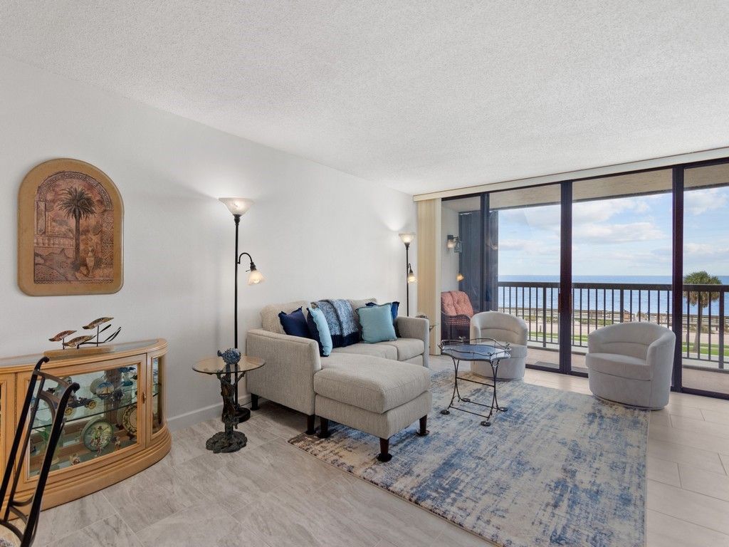 4141 Ocean Drive, Unit 402, Vero Beach, FL 32963 Photo