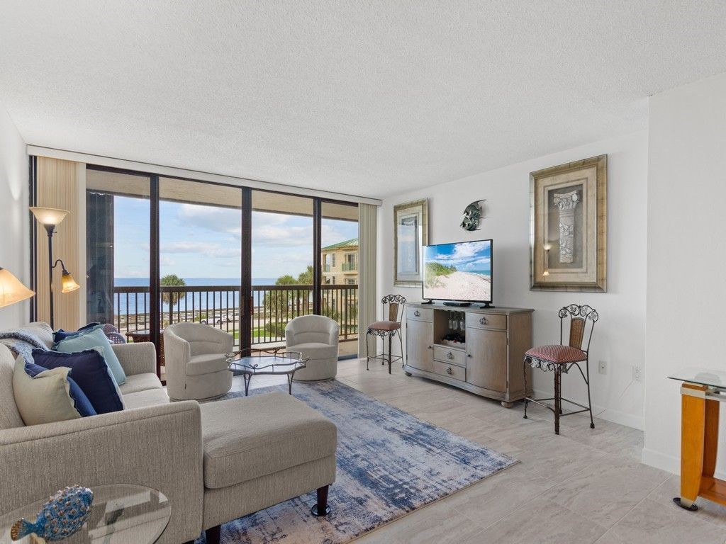 4141 Ocean Drive, Unit 402, Vero Beach, FL 32963 Photo