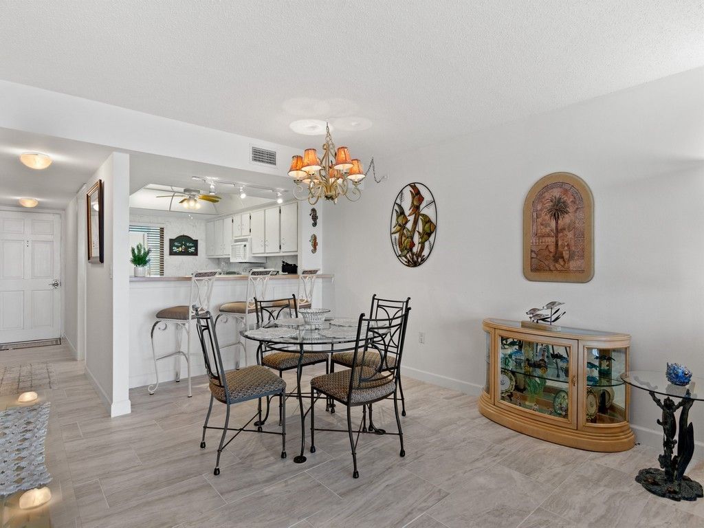 4141 Ocean Drive, Unit 402, Vero Beach, FL 32963 Photo