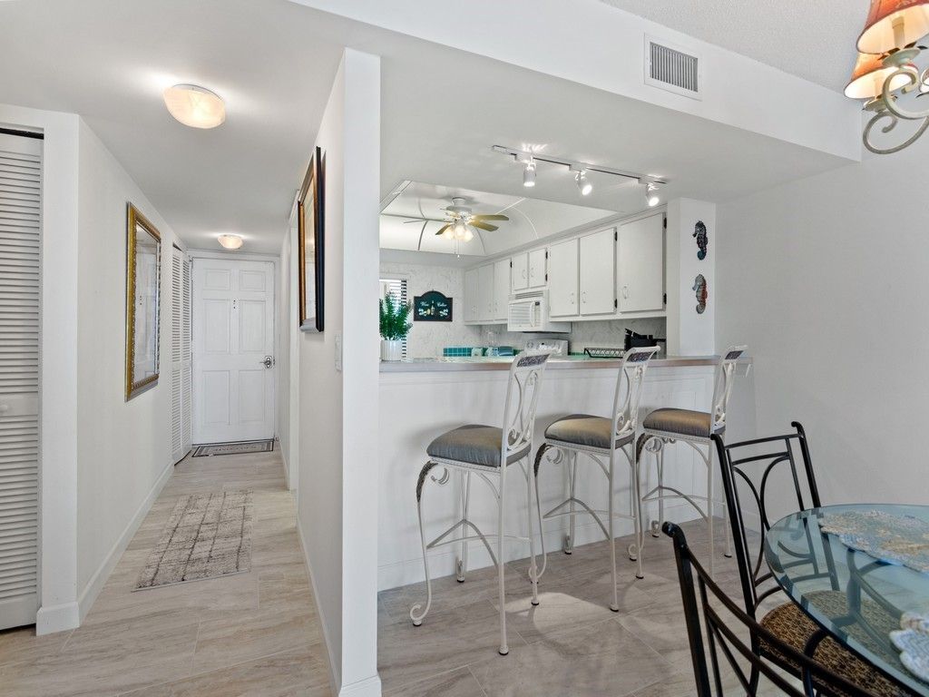 4141 Ocean Drive, Unit 402, Vero Beach, FL 32963 Photo