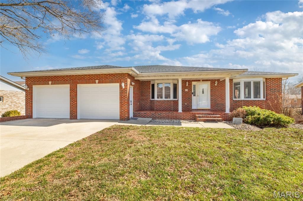 18 Lake Drive, Moro, IL 62067 Main Photo