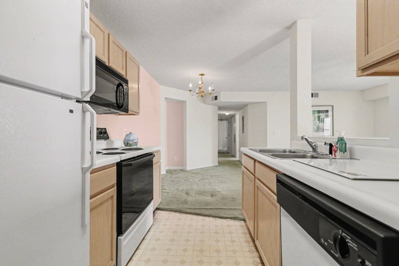 2268 Clearwater Dr. Photo 12