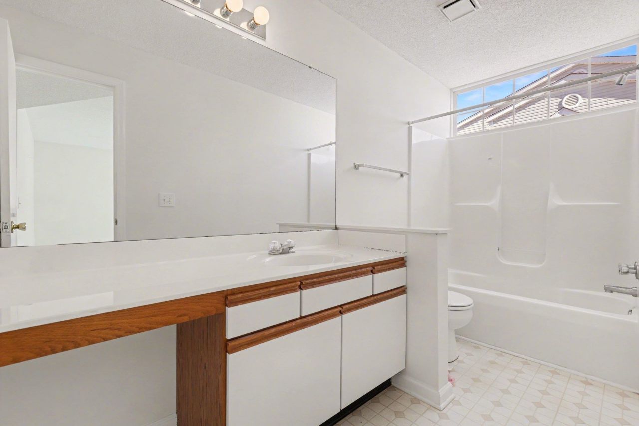 2268 Clearwater Dr. Photo 19