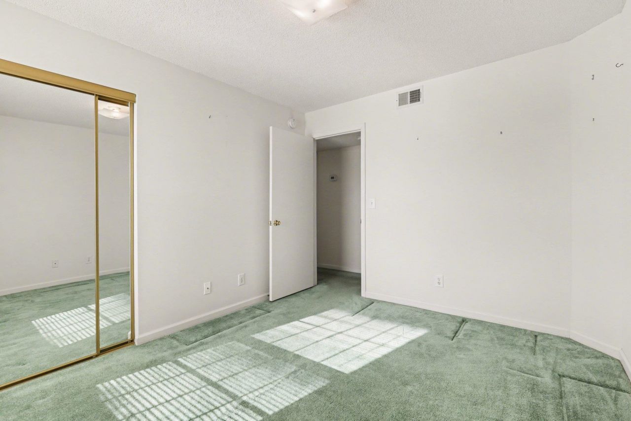 2268 Clearwater Dr. Photo 21