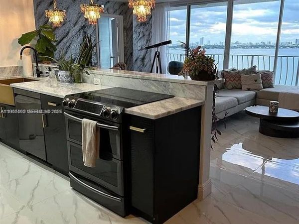 7601 E Treasure Dr , Unit 2022, North Bay Village, FL 33141