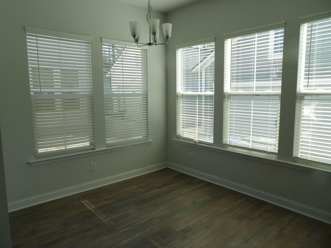 113 W Respite Lane Photo 4