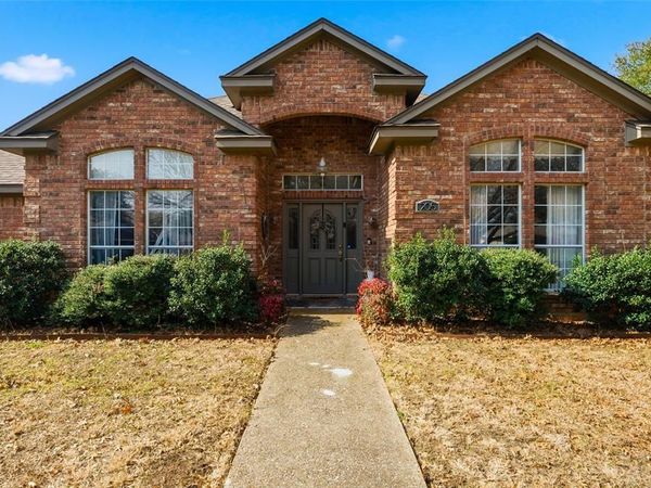 205 Buckingham Place, Hewitt, TX 76643