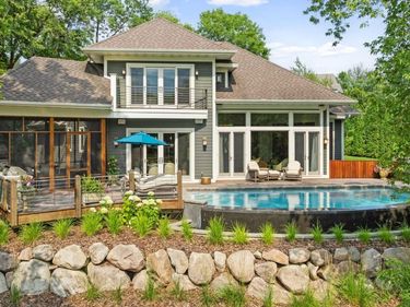 15 Queensland Lane N, Plymouth, MN 55447