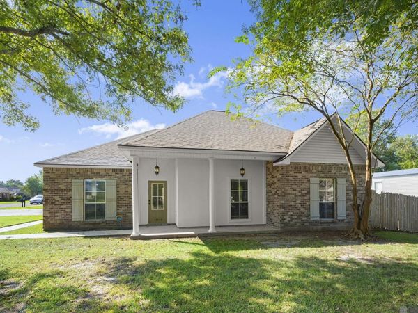 13529 Chase St, Gonzales, LA 70737