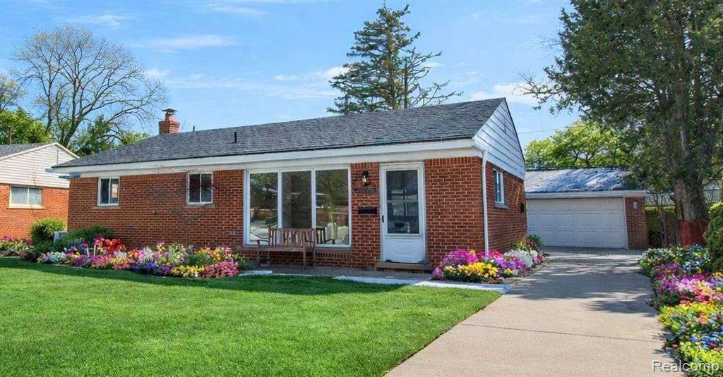 26923 Constance Avenue, Dearborn Heights, MI 48127 Main Photo