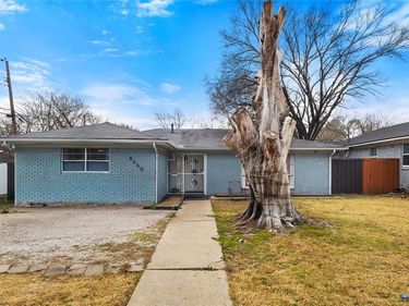 8660 Wolfwood Lane, Dallas, TX 75217