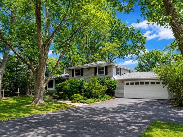 8 E Rollins Road, Round Lake Beach, IL 60073