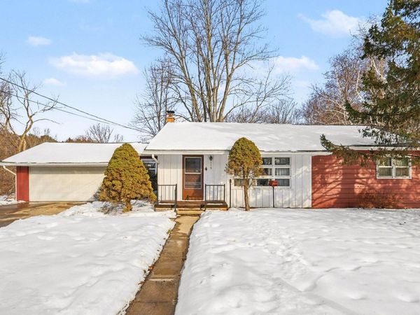 119 Maple, Stockbridge, MI 49285