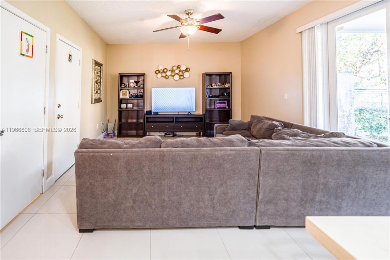 341 NW 153rd Ln, Pembroke Pines, FL 33028 Photo