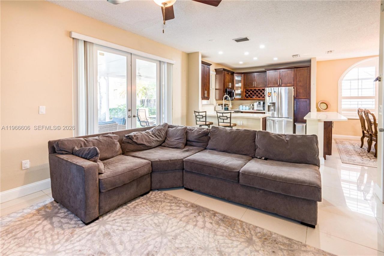 341 NW 153rd Ln, Pembroke Pines, FL 33028 Photo