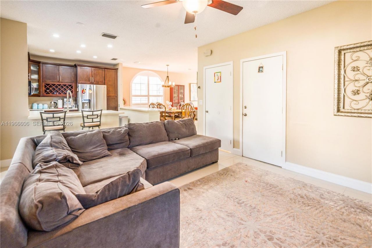 341 NW 153rd Ln, Pembroke Pines, FL 33028 Photo