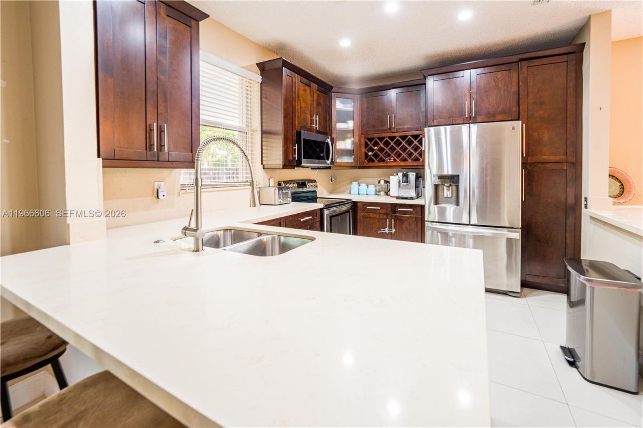 341 NW 153rd Ln, Pembroke Pines, FL 33028 Photo