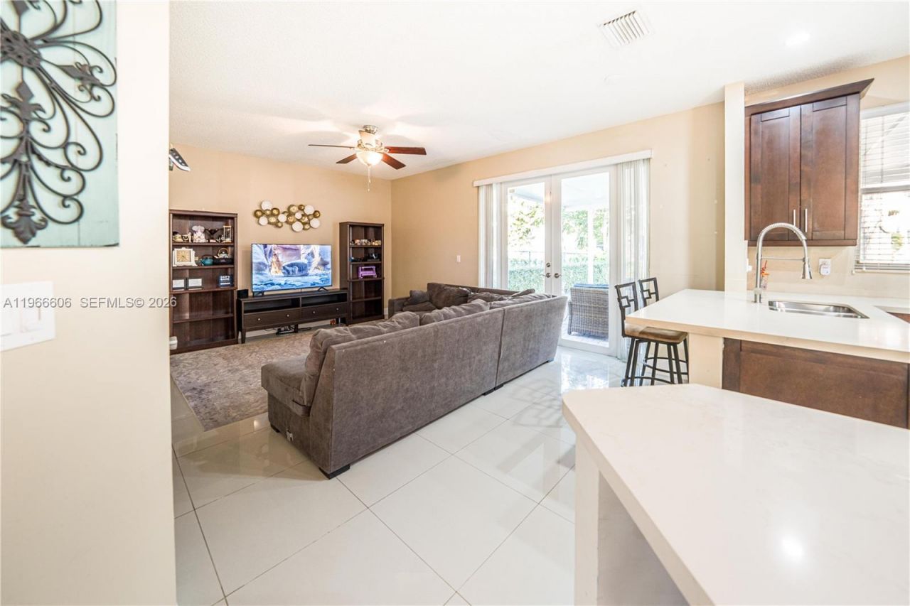 341 NW 153rd Ln, Pembroke Pines, FL 33028 Photo
