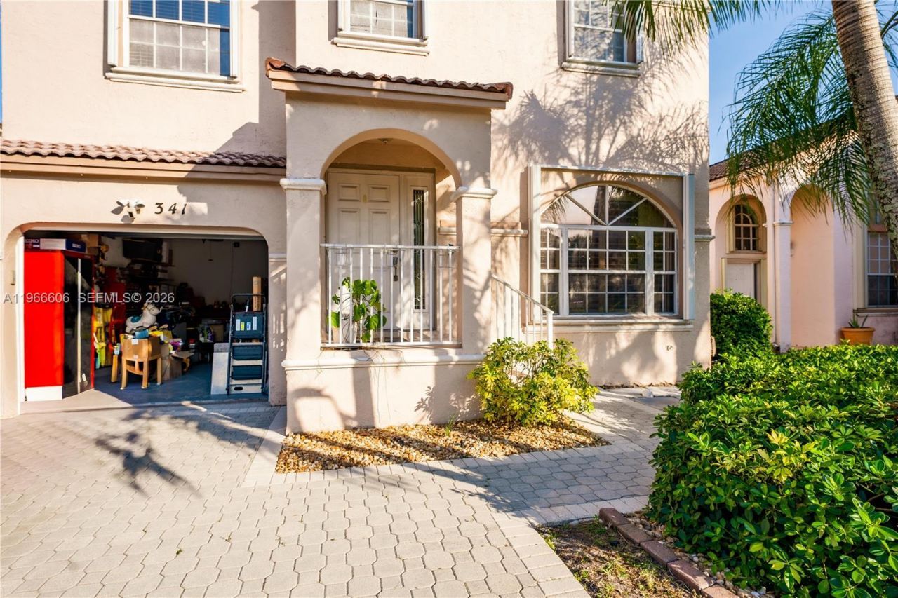 341 NW 153rd Ln, Pembroke Pines, FL 33028 Photo