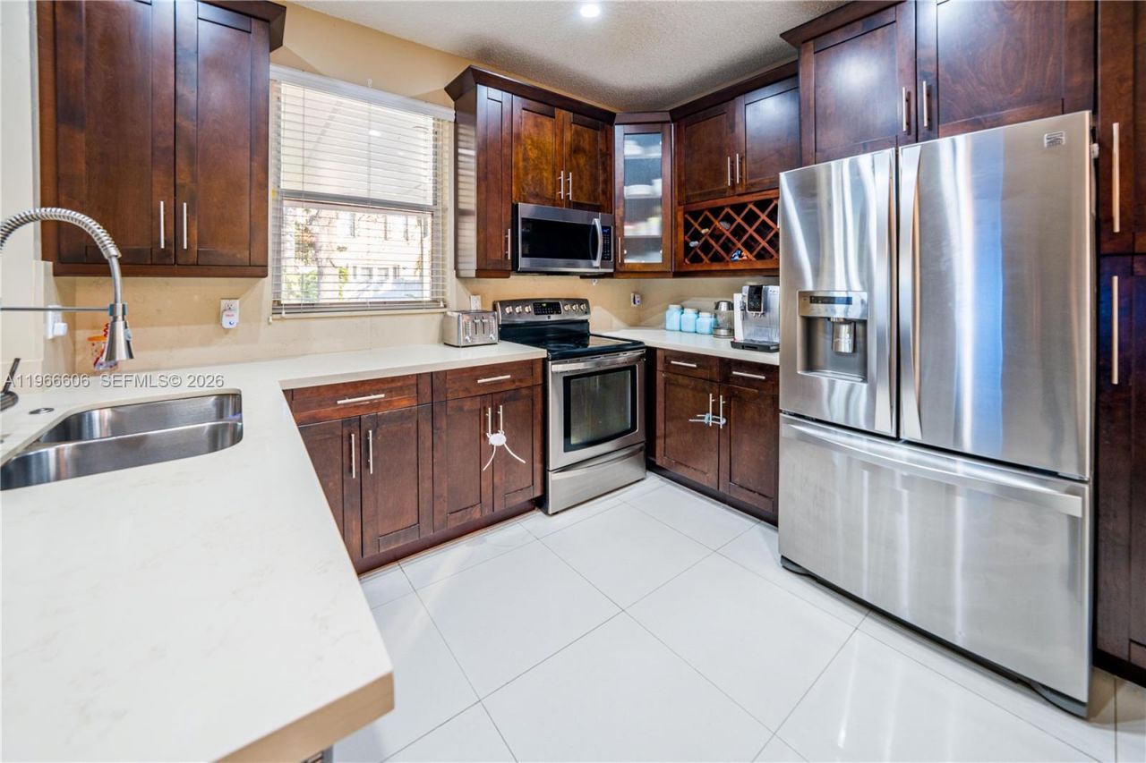 341 NW 153rd Ln, Pembroke Pines, FL 33028 Photo