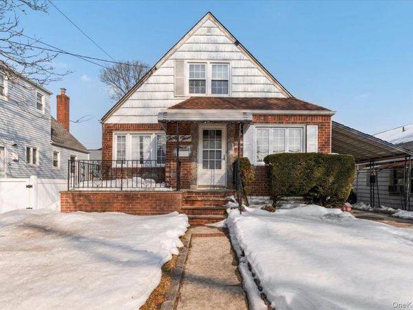 33 McKee Street , Floral Park, NY 11001