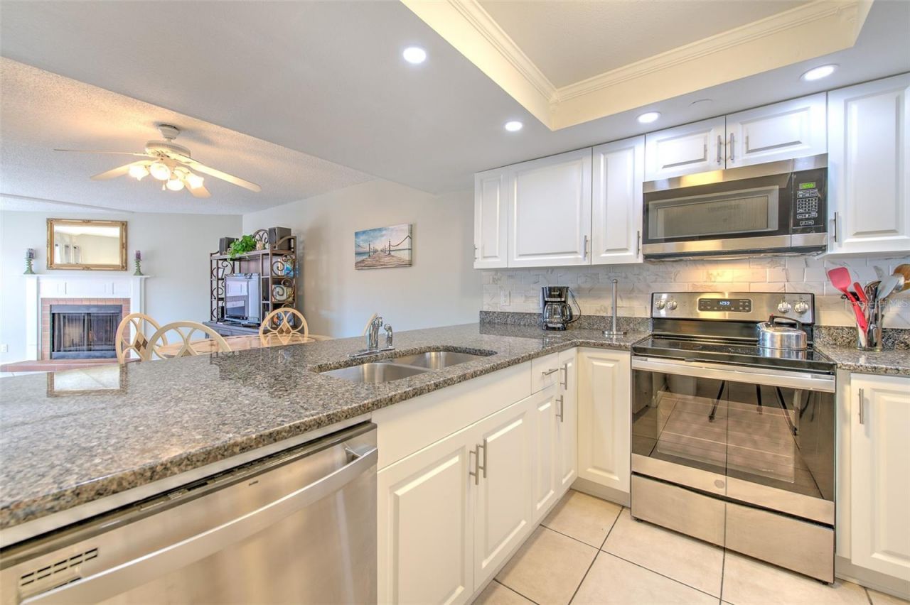 18400 Gulf Boulevard, Unit 2405, Indian Shores, FL 33785 Photo