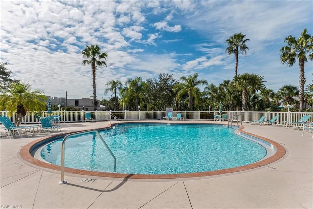 515 Gabriel Cir, Unit 1910, Naples, FL 34104 Photo