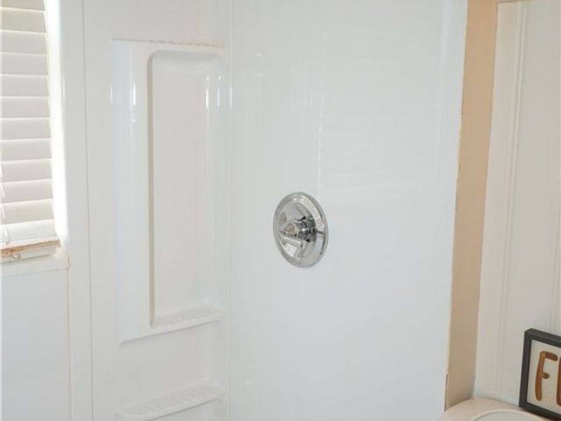 19380 Newton Avenue, Euclid, OH 44119 Photo 10