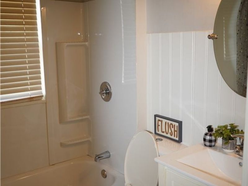 19380 Newton Avenue, Euclid, OH 44119 Photo 11