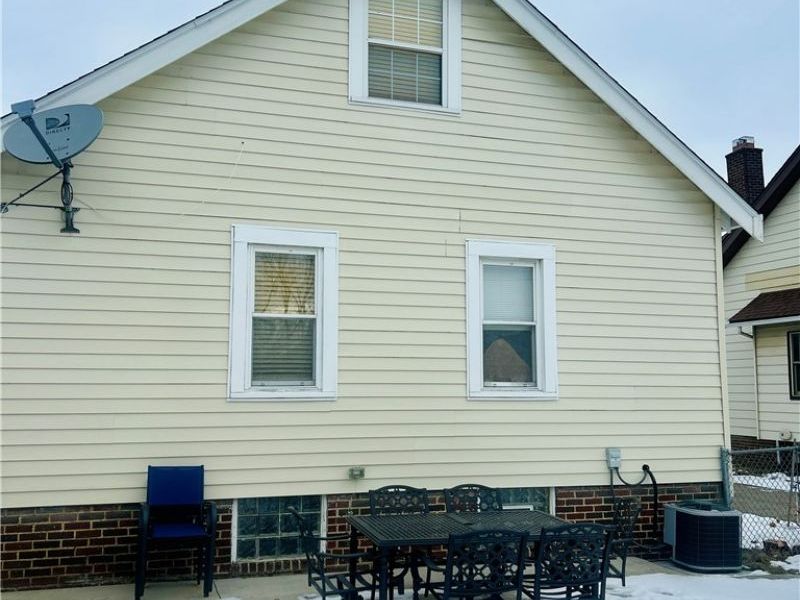 19380 Newton Avenue, Euclid, OH 44119 Photo 3