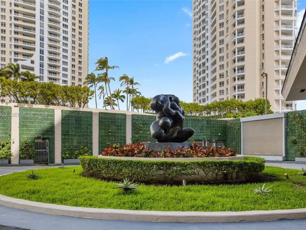 540 Brickell Key Dr, Unit 823, Miami, FL 33131