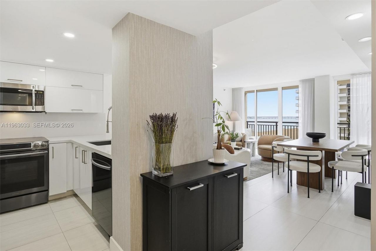 540 Brickell Key Dr, Unit 823, Miami, FL 33131 Photo