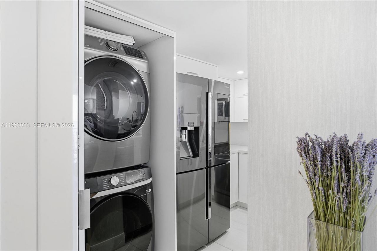 540 Brickell Key Dr, Unit 823, Miami, FL 33131 Photo